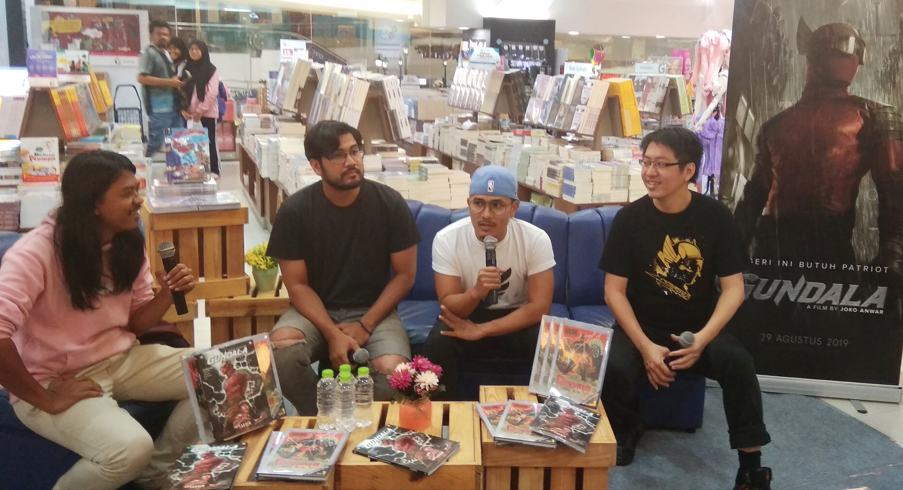 Promosi Komik Gundala, Gramedia TP Surabaya Gaet Tanta Ginting dan Zidni Hakim