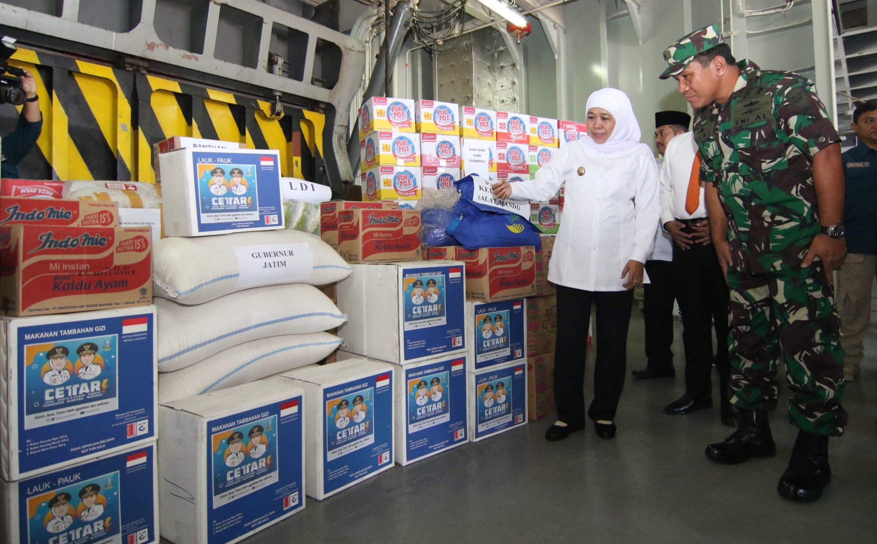 Lewat KRI Soeharso, Jatim Kirim Bantuan Logistik Papua