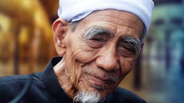 Mbah Moen di Mata La Nyalla: Tak Hanya Kharismatik, Tapi Komplit