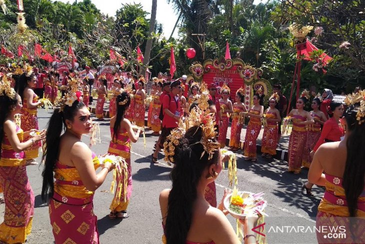 Kongres V PDIP, Jokowi dan Mega Disambut 500 Penari Pendet