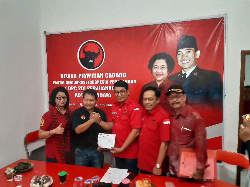 Kembalikan Formulir Bacawawali Surabaya Internal PDIP, Anugerah Siap Raih 250 Ribu Suara