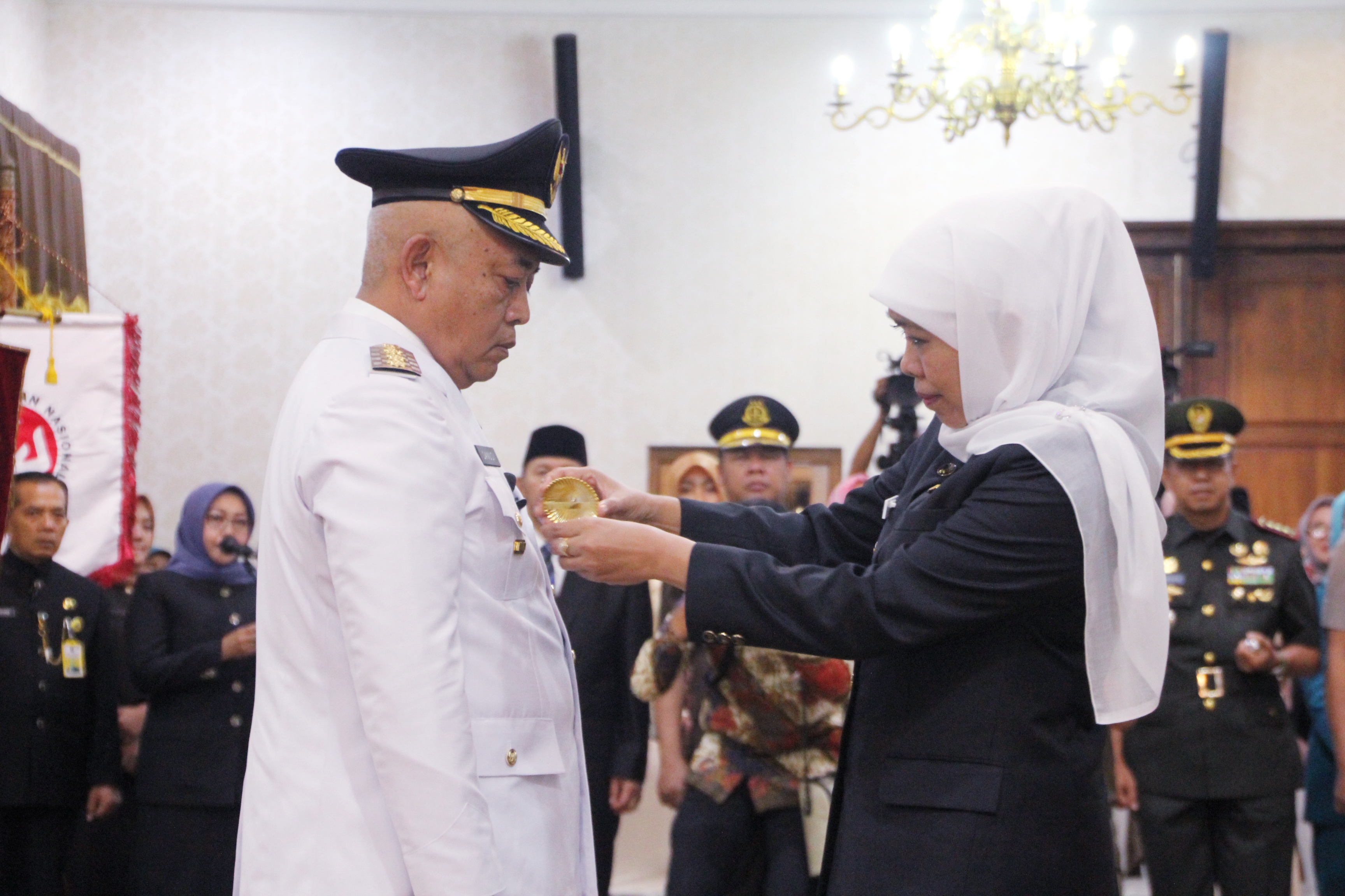 Khofifah Lantik Sanusi Sebagai Bupati Malang Baru