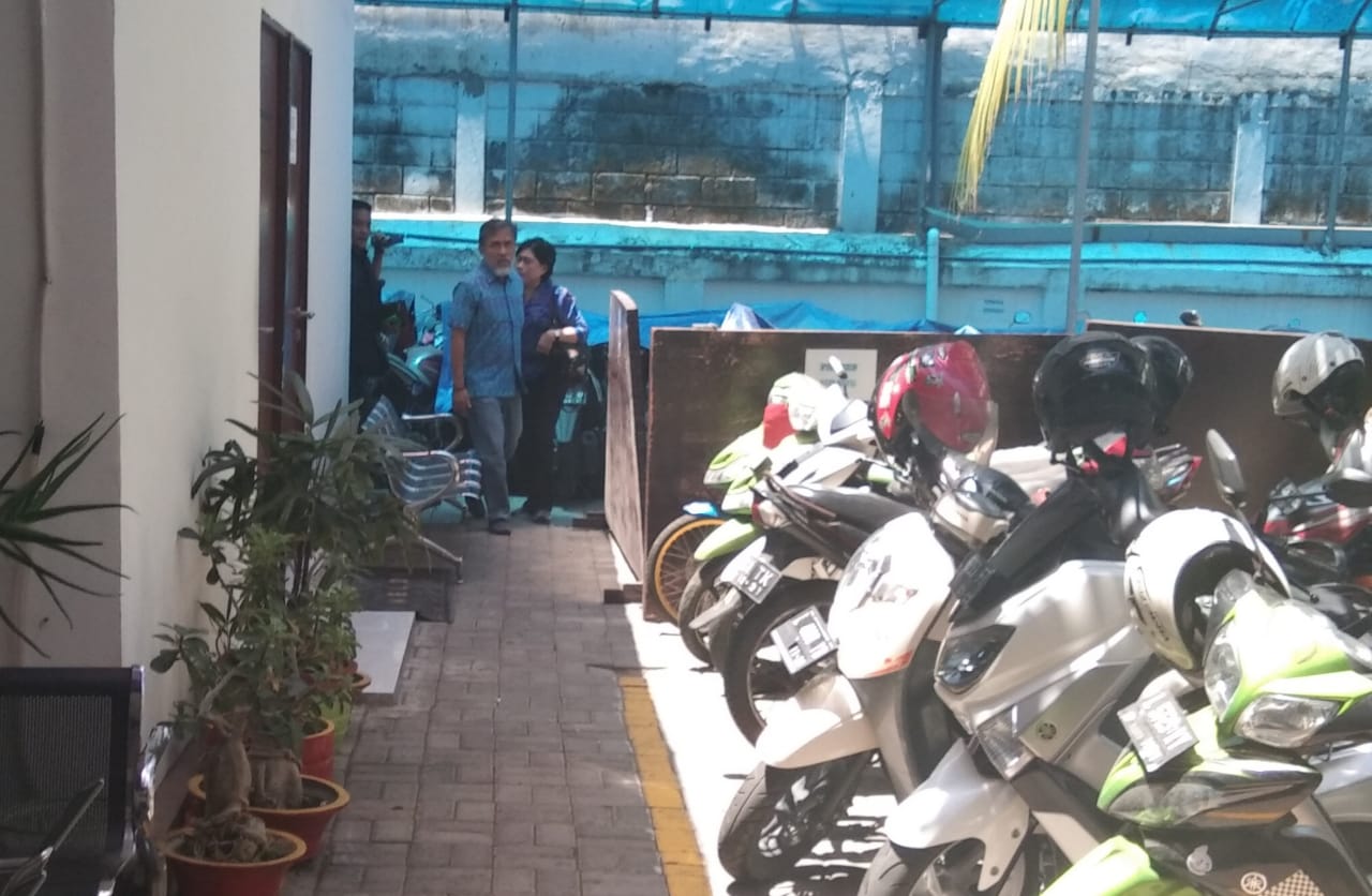 Dua Tersangka Kasus Jasmas Datangi Kejari Tanjung Perak