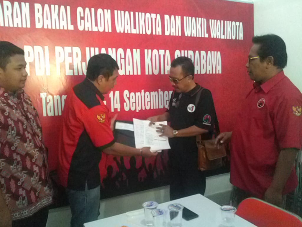 Serahkan Berkas Bacawawali Surabaya Internal PDIP, Armuji Diminta DPC Lengkapi Berkas