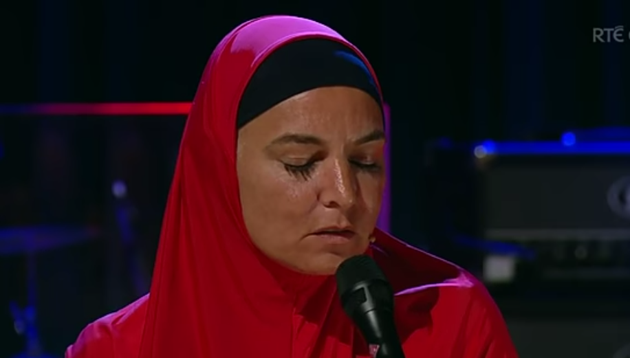Ini Penampilan Sinead OConnor Berhijab Setelah 5 Tahun Vakum