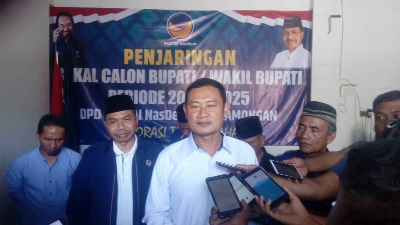 Maju Pilkada 2020, Sekda Lamongan Kembalikan Formulir ke Nasdem