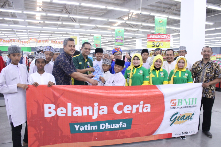 Luncurkan Program Harga Teman, Giant Ekstra Rajawali Undang Puluhan Anak Yatim
