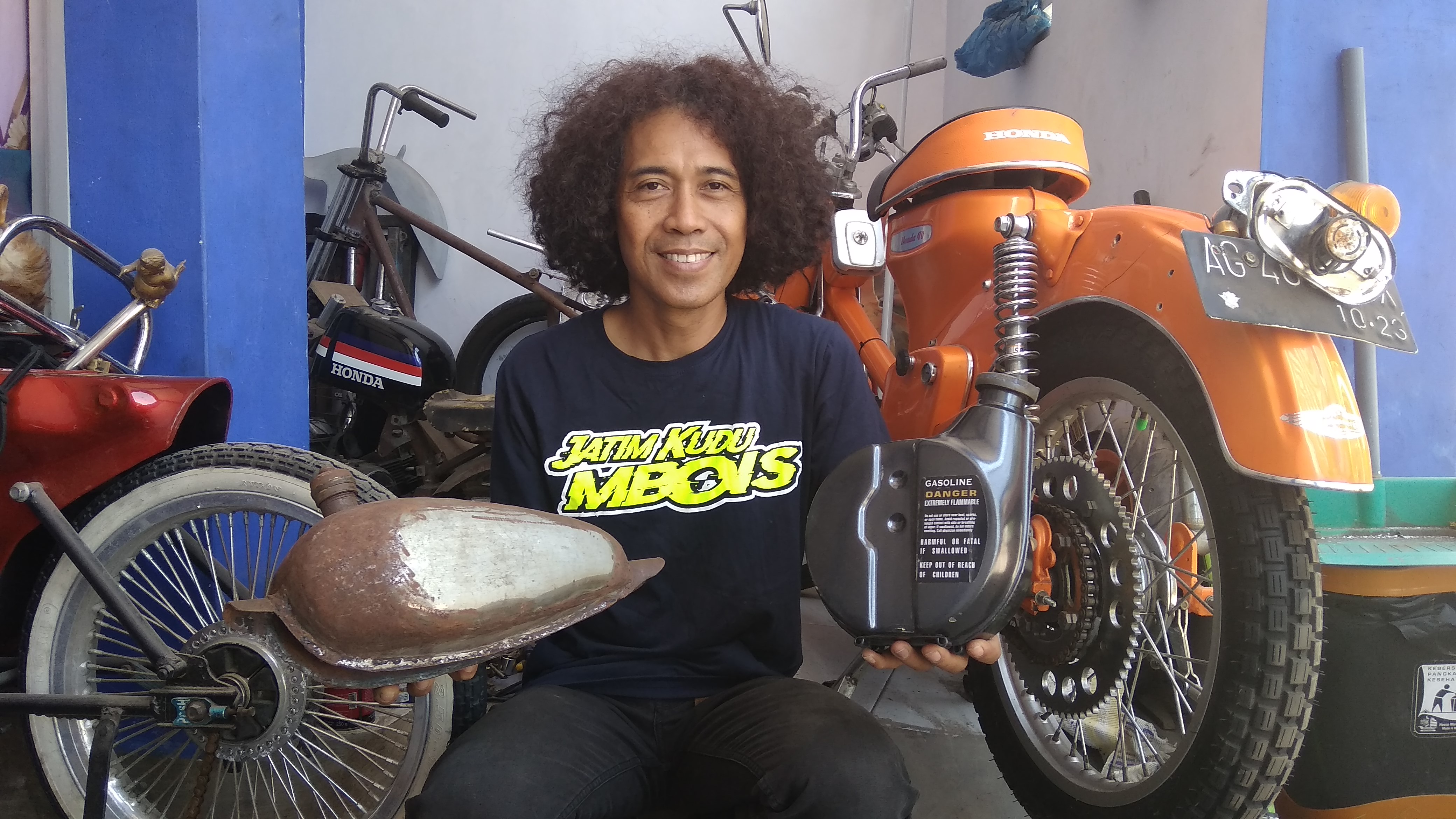 Demi Biaya Operasi, Tukang Service HP Ini Lelang Motor Unik 20 Juta