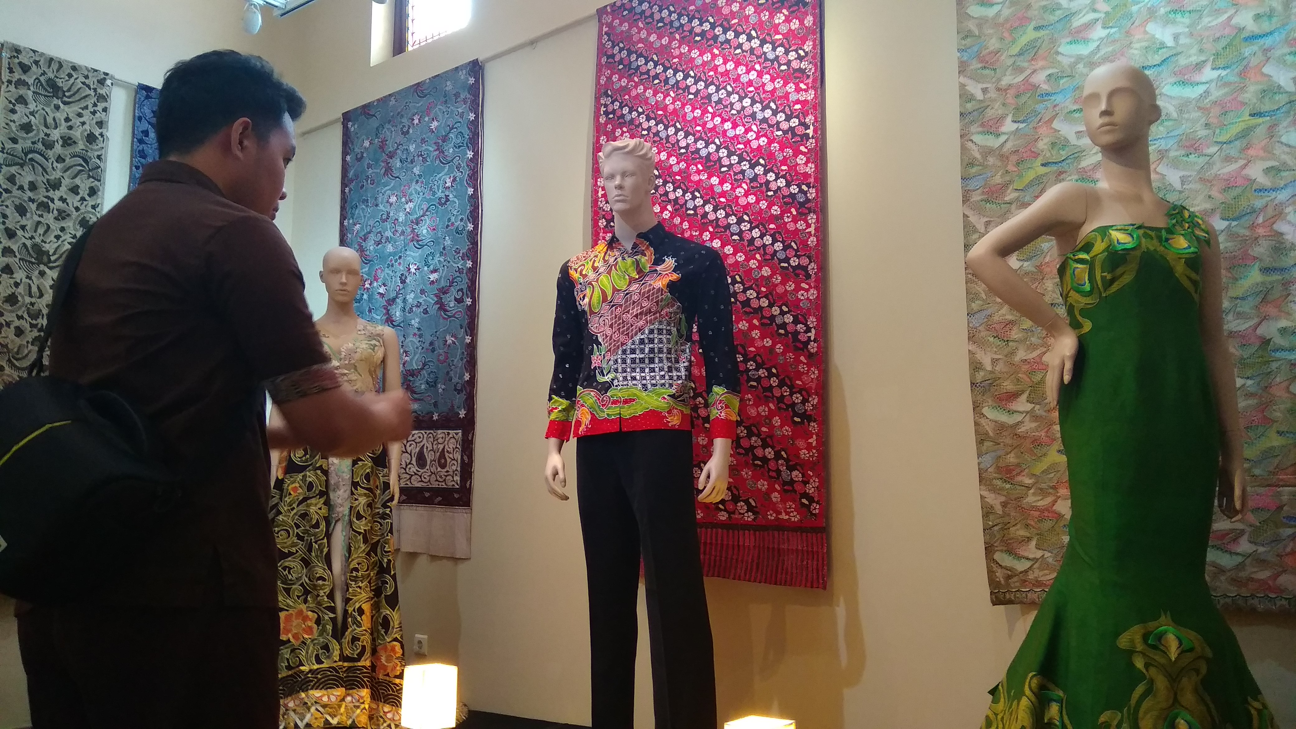 KIBAS Pamerkan Batik Penyoh Tang Bintang Berusia 100 Tahun