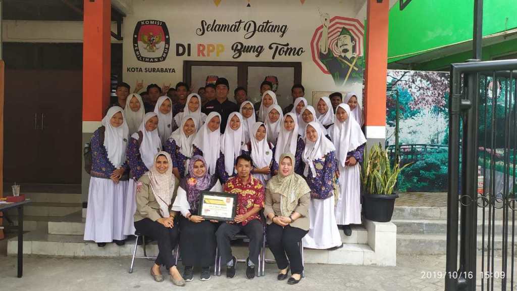 KPU Surabaya Kenalkan Siswa Tentang Pemilu