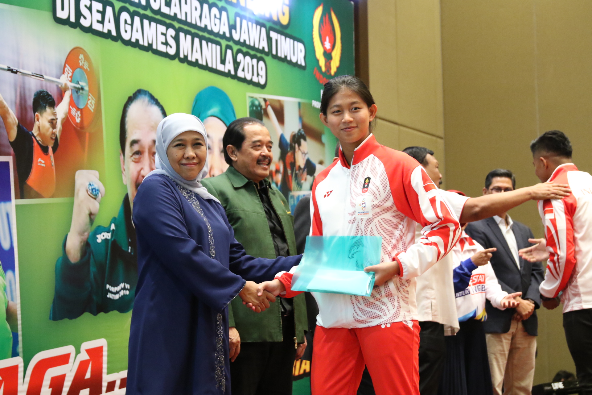 Khofifah Lepas Kontingan SEA Games Manila Asal Jatim