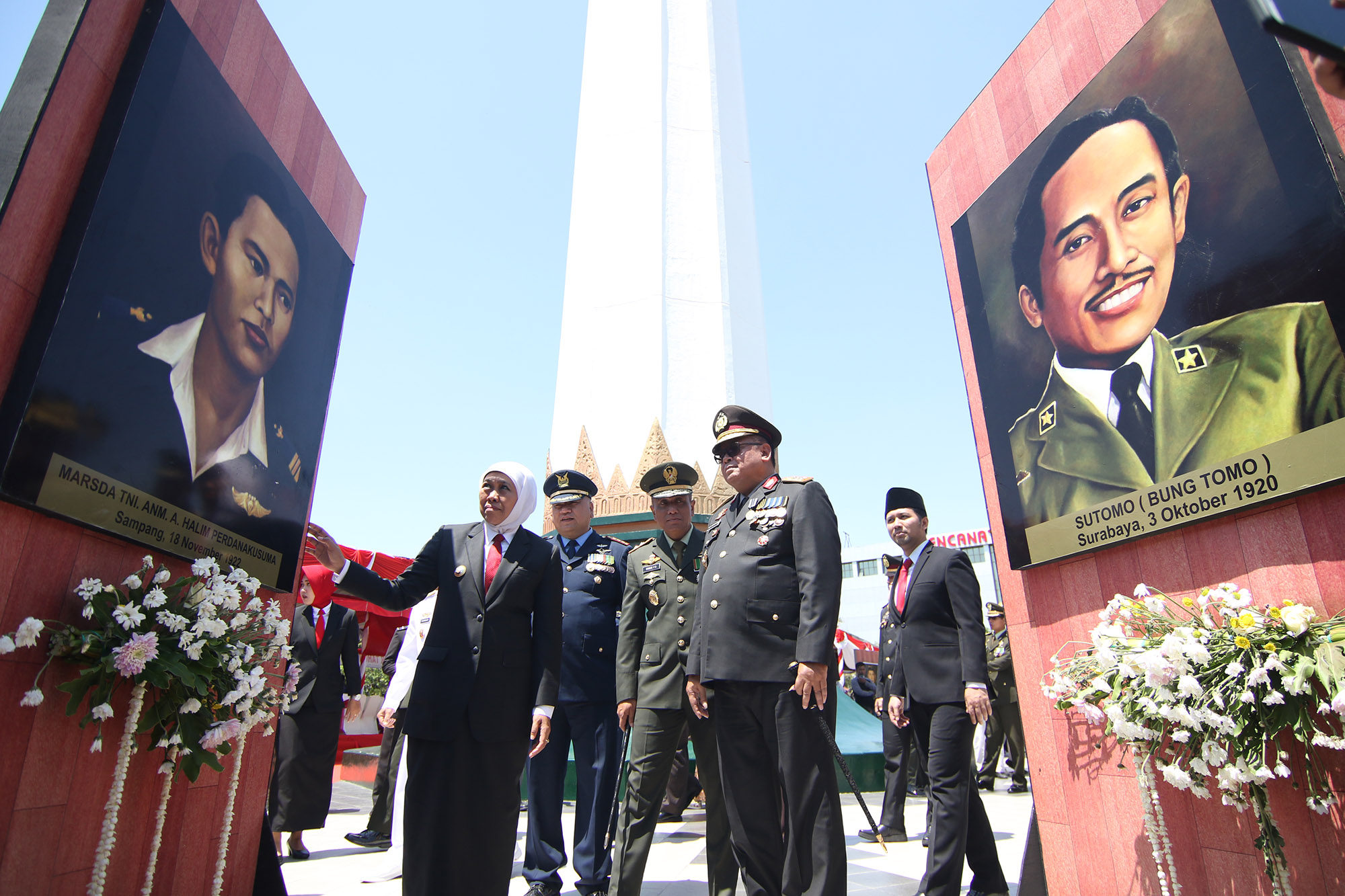 Arti Pahlawan Masa Kini Versi Khofifah Di Tugu Pahlawan