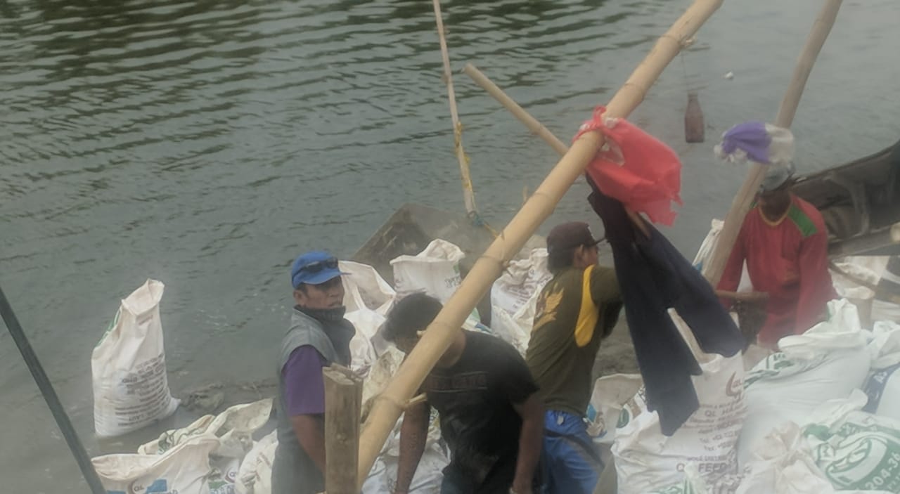 Tiga Perahu Baja Zaman Kolonial Diangkat dari Dasar Bengawan Solo