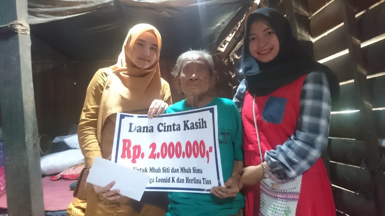 Dua Nenek Buta Hidup di Rumah Tak Layak Huni