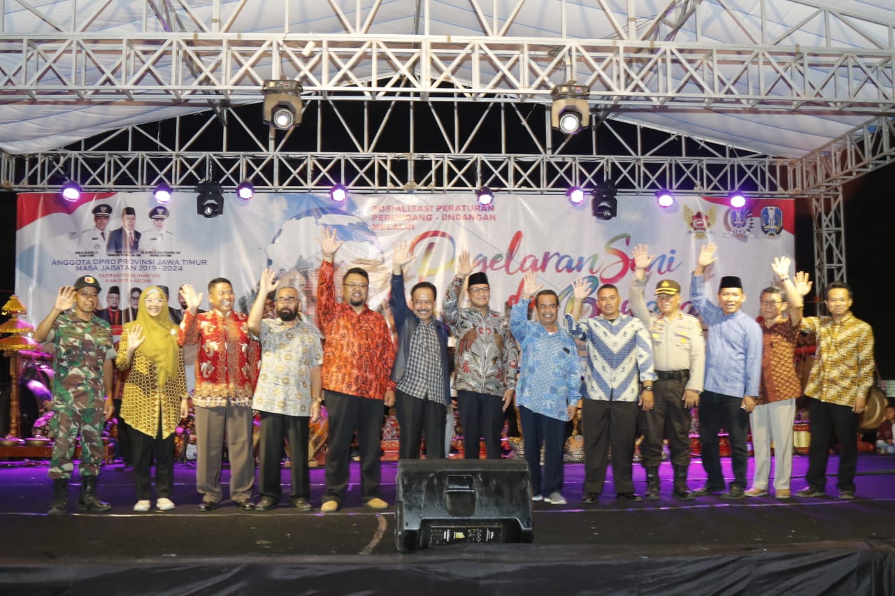 Gelar Pentas Seni, Anggota DPRD Jatim Dapil 8 Nguri-uri Budaya Sambil Sosialisasi Perda
