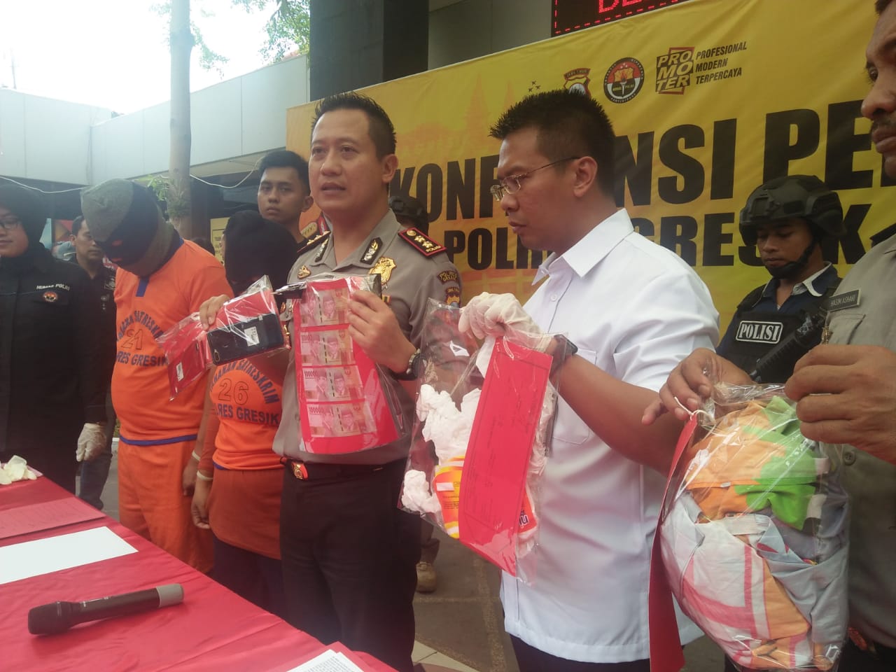 Polres Gresik Tangkap Pasutri Penyedia Prostitusi Online