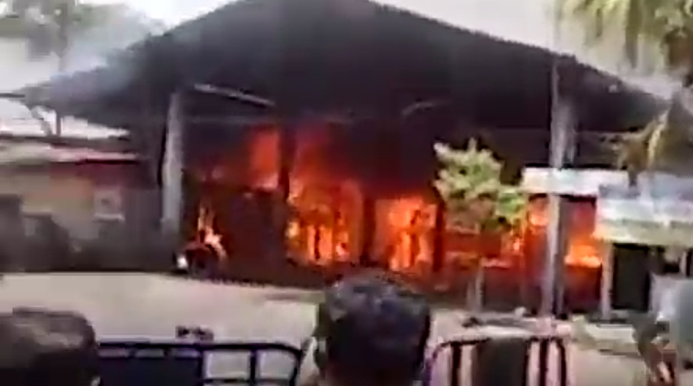Pasar Bendul Merisi Terbakar