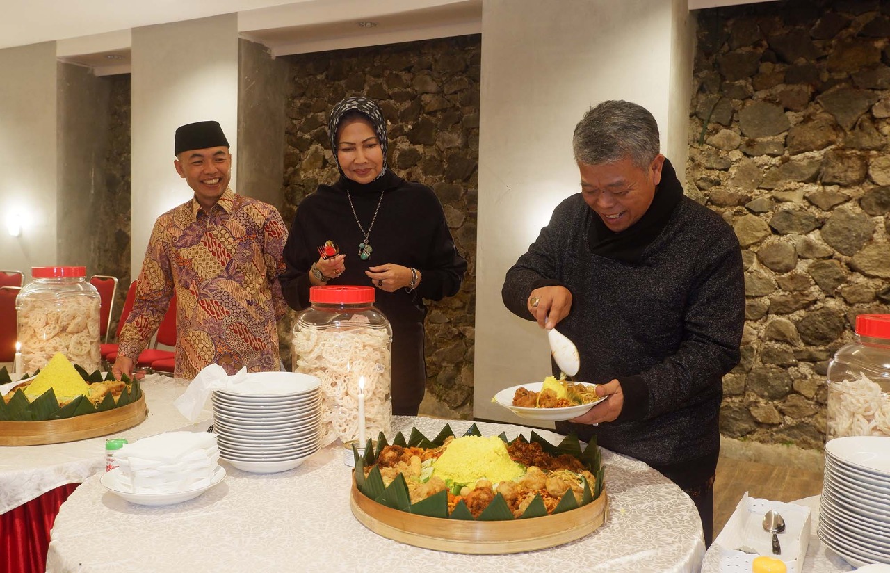 Potong Tumpeng di Wisma Perjuangan, Ratusan Kader PDIP Jatim Digembleng Hadapi Pilkada