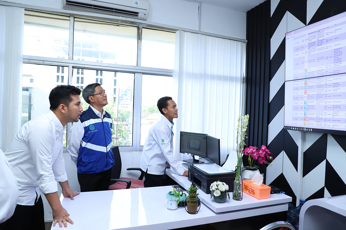 Cuaca Ekstrem, Emil Dardak Pantau PLN Jatim