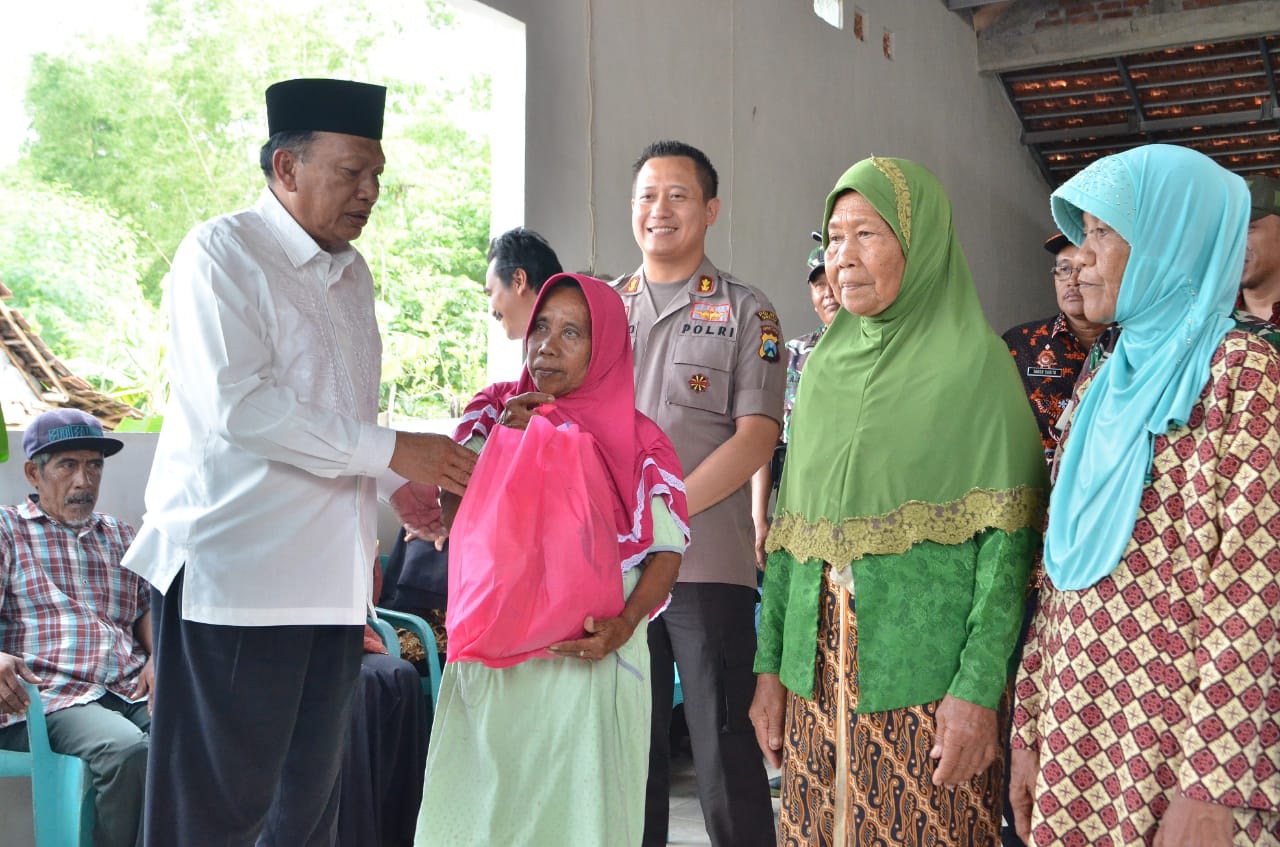 Bupati Gresik Serahkan Bantuan dan Mobil Amphibi Antisipasi Banjir Kali Lamong