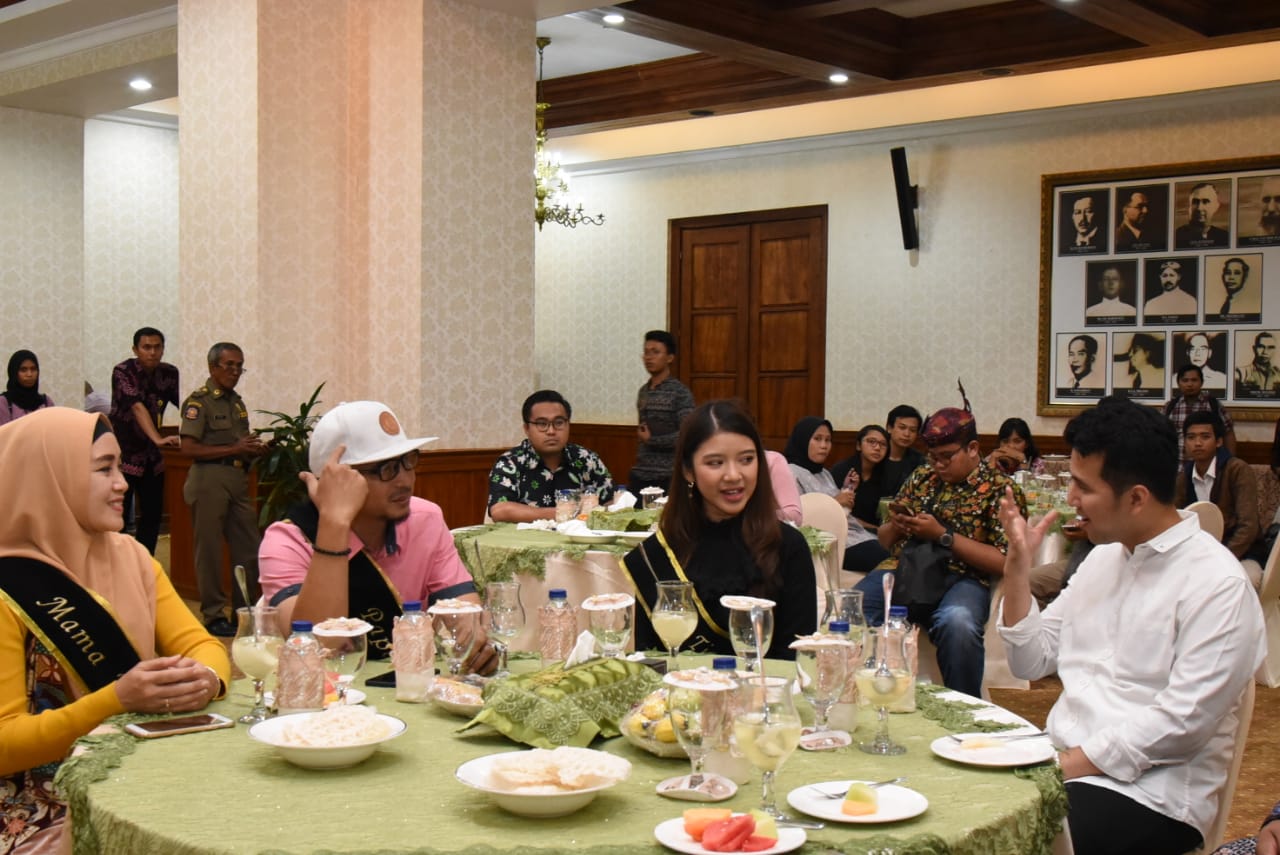 Emil Dardak Ciptakan Lagu Baru Untuk Tiara Idol