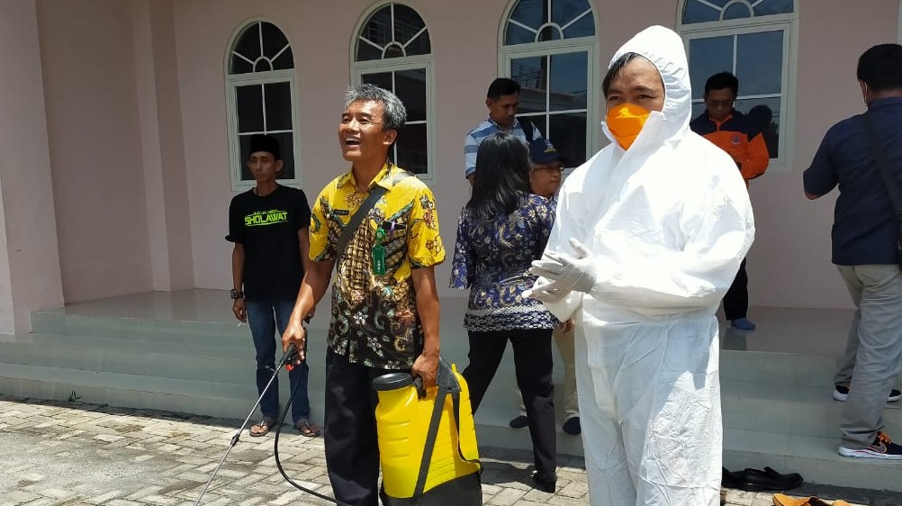 Respon Cepat, Pemprov Jatim Semprot Disinfektan di Pondok Pesantren