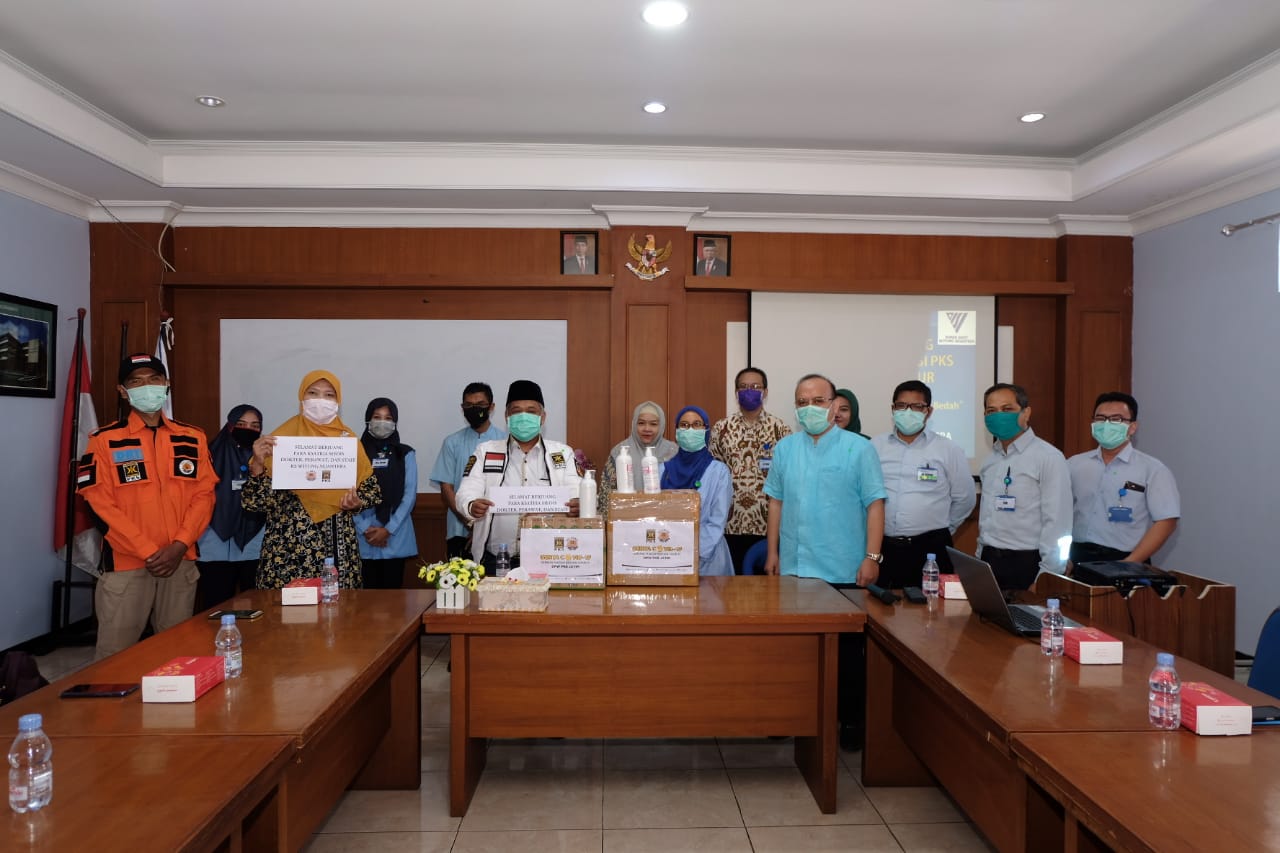 PKS Jatim Salurkan Bantuan APD untuk Tenaga Medis