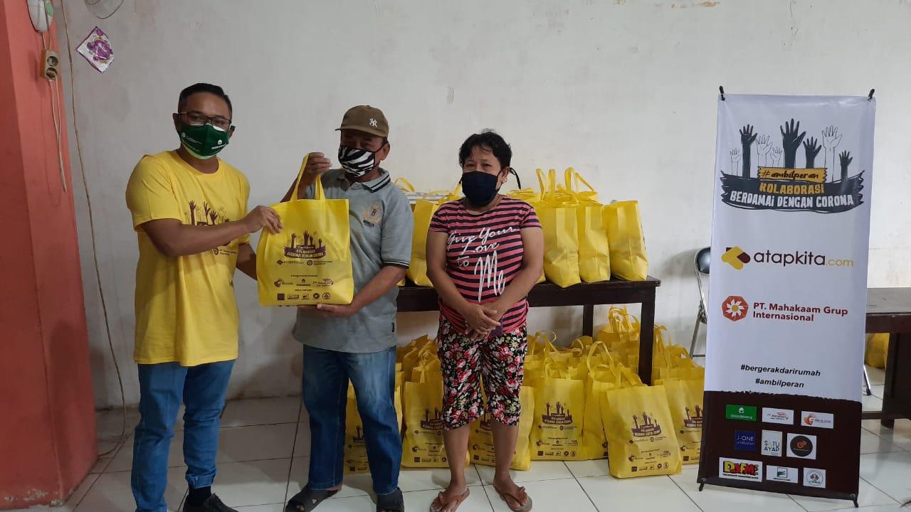 Mahakaam Group Bagi Sembako Untuk Masyarakat Terdampak Covid 19