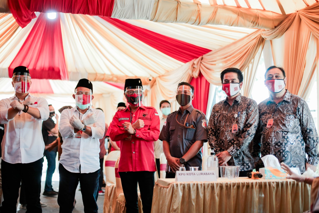 Diantar Ratusan Kader, Eri-Armuji Daftar Bapaslon Pilwali Surabaya