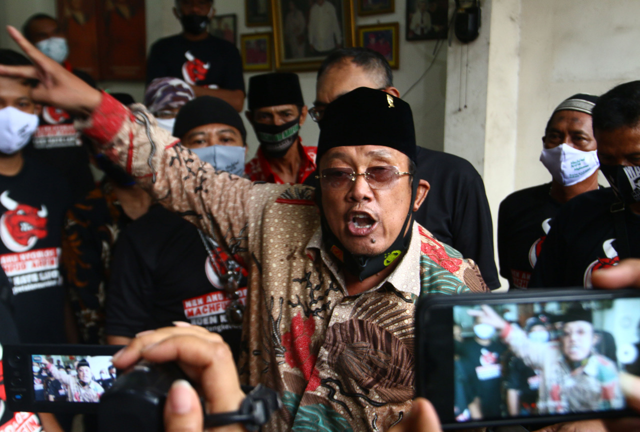 Yel-Yel Hancurkan Risma, Banteng Ketaton: Melawan Kepentingan Risma