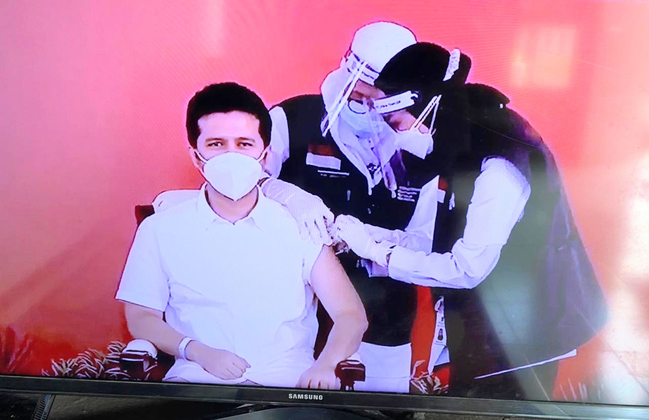 Wagub Emil Dardak Pertama Divaksin Cinovac di Jatim