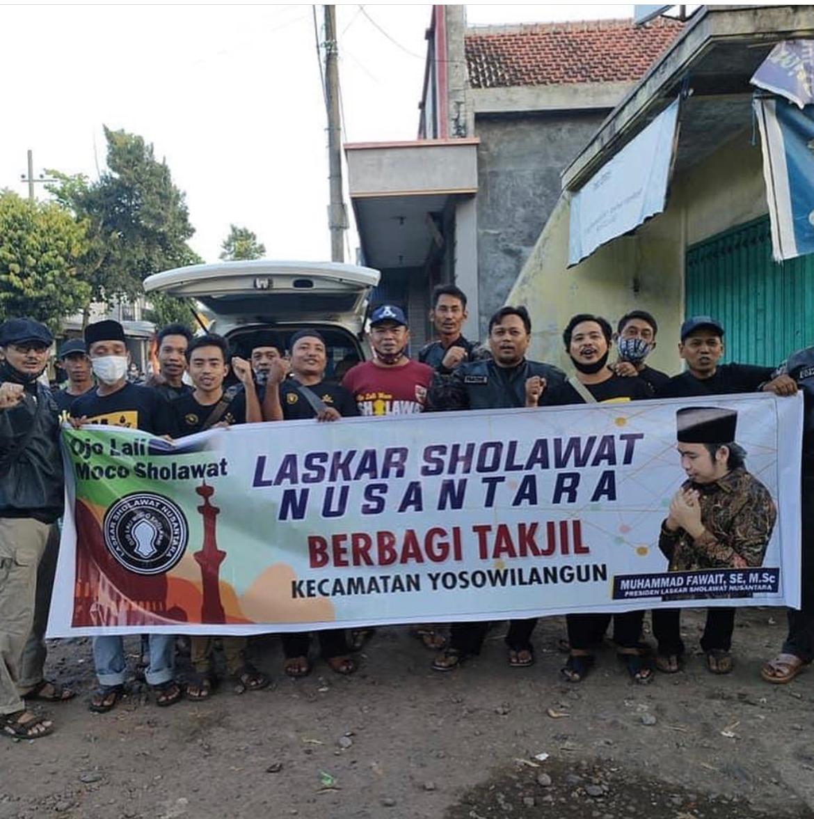 Selama Ramadan, Laskar Sholawat Berbagi Ratusan Ribu Takjil