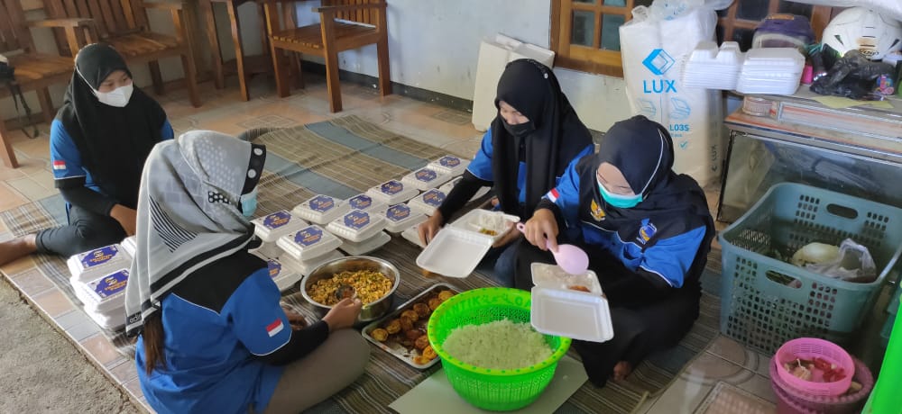 Nasdem Pacitan Sebar 10.000 Makan Siang Isoman