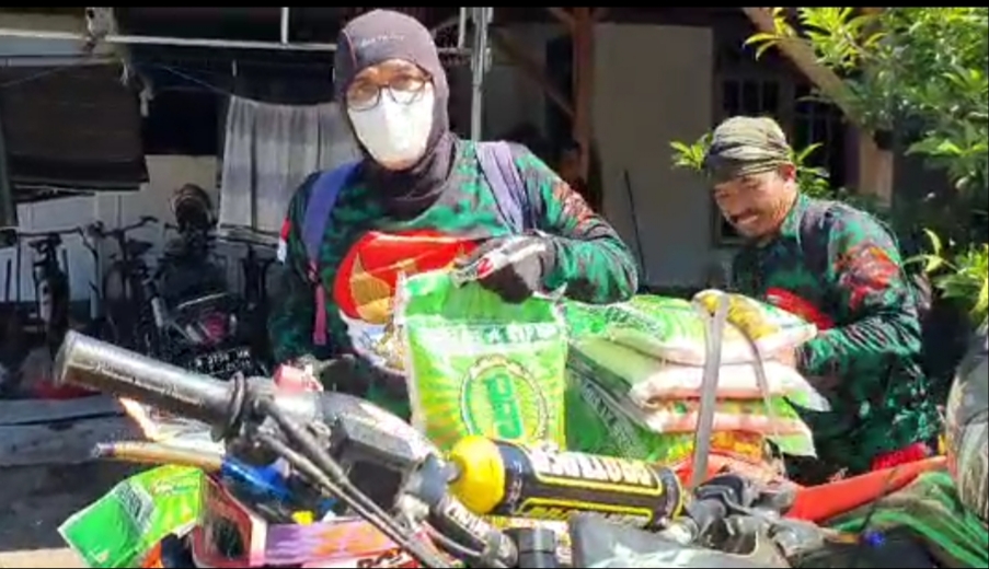 Ngetrail, Mahdi Bagikan Sembako di Daerah Terpencil