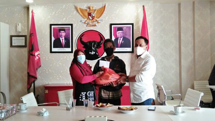 Sambat Ke Kantor Dewan Tak Terima Bantuan Pemerintah, Anas Karno Langsung Beri Sembako