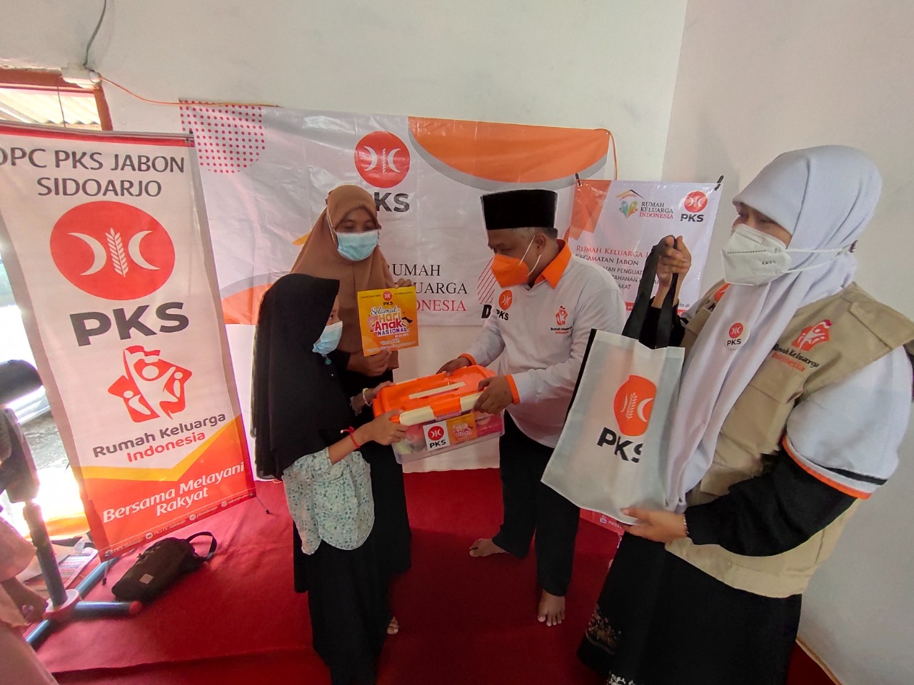 Jangan Gaduh Vaksinasi, Manfaatkan Teknologi