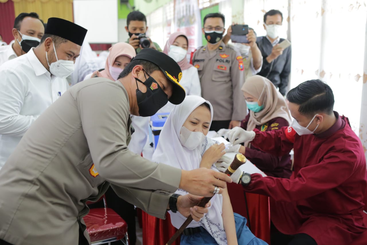 Dukung Herd Immunity, Polda Jatim Pantau Vaksinasi Di Gresik