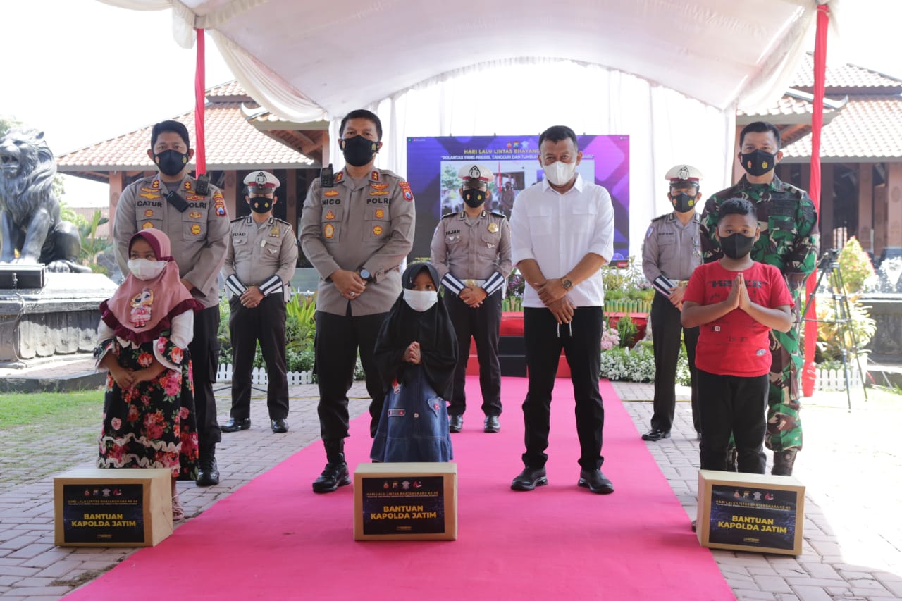 Kapolda Jatim Pantau Vaksinasi Di Ponorogo