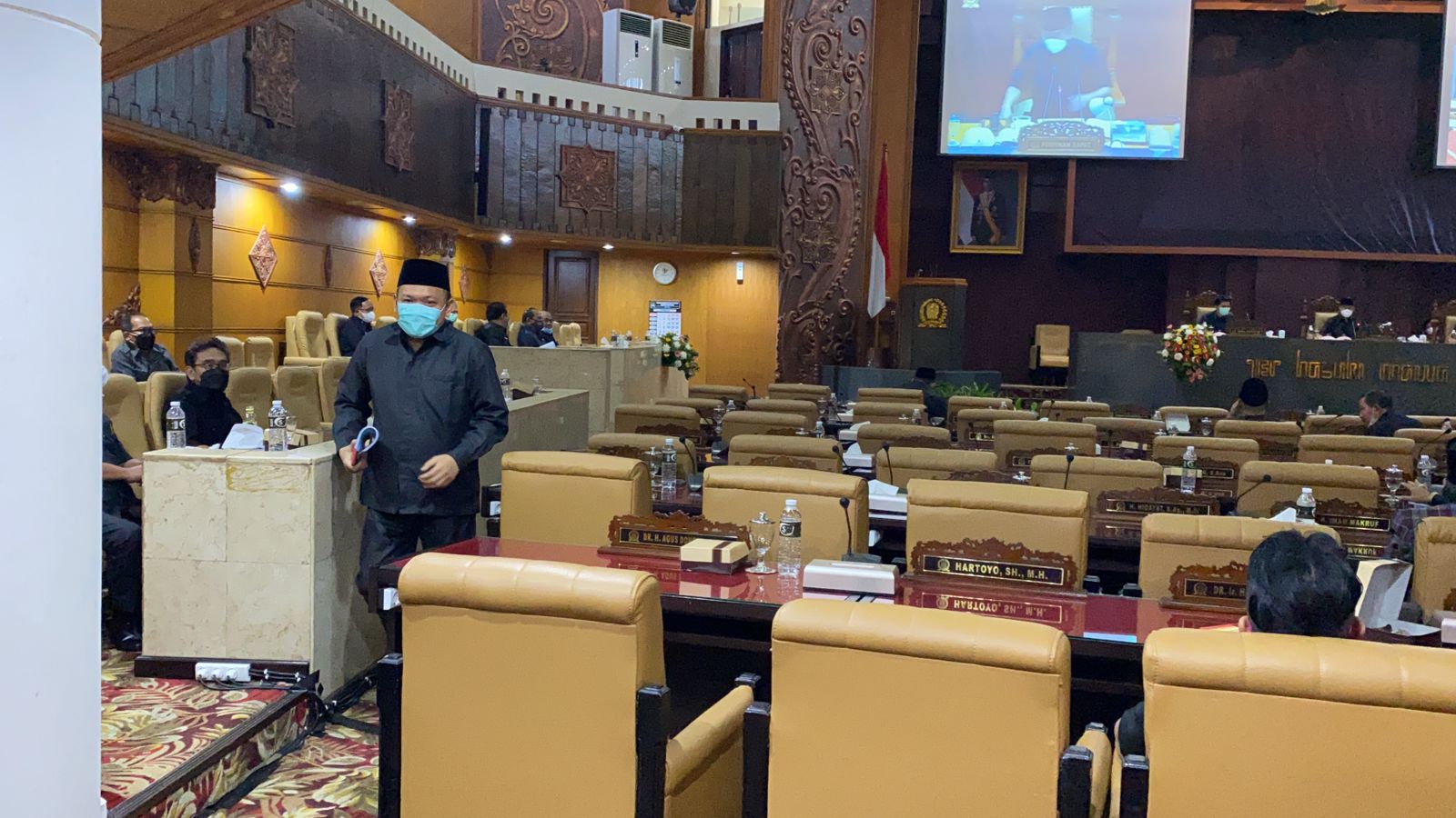 Paripurna Jawaban Gubernur tentang P-APBD 2021, Anggota Dewan Walk Out