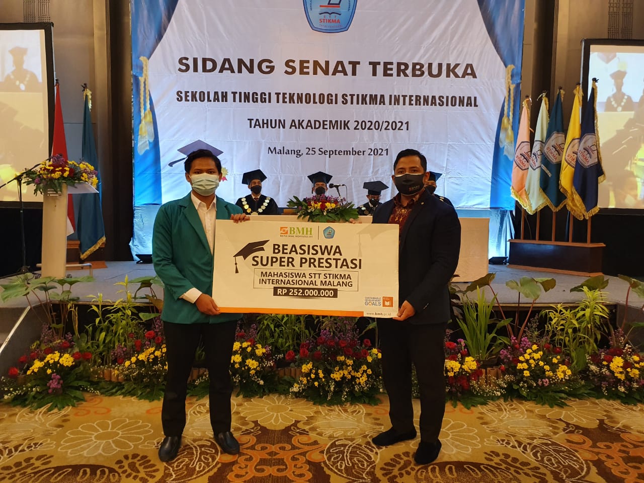 Laznas BMH Serahkan Beasiswa Pendidikan 252 Juta