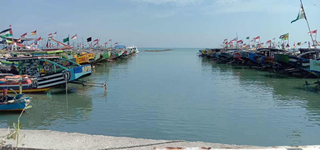 Solar Langka, Pelaku Ekonomi Pantura Resah dan Nelayan Bawean Tidak Bisa Melaut
