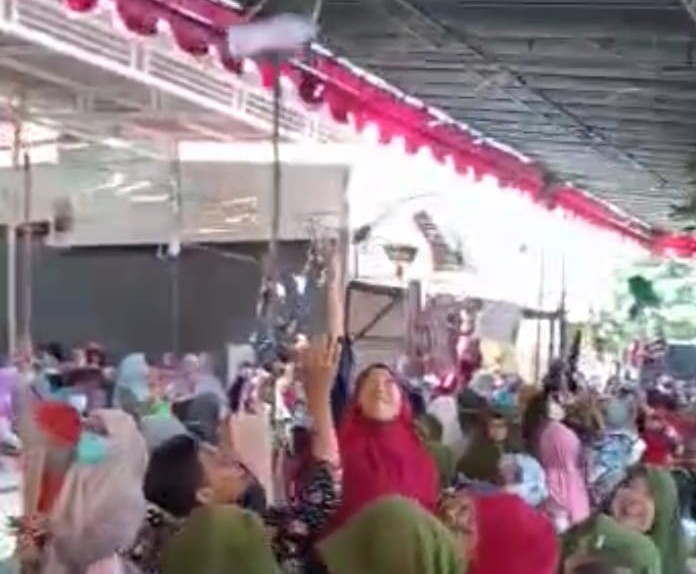 Keseruan Berayaan Peringatan Maulid Nabi Warga Desa Tambak Oso