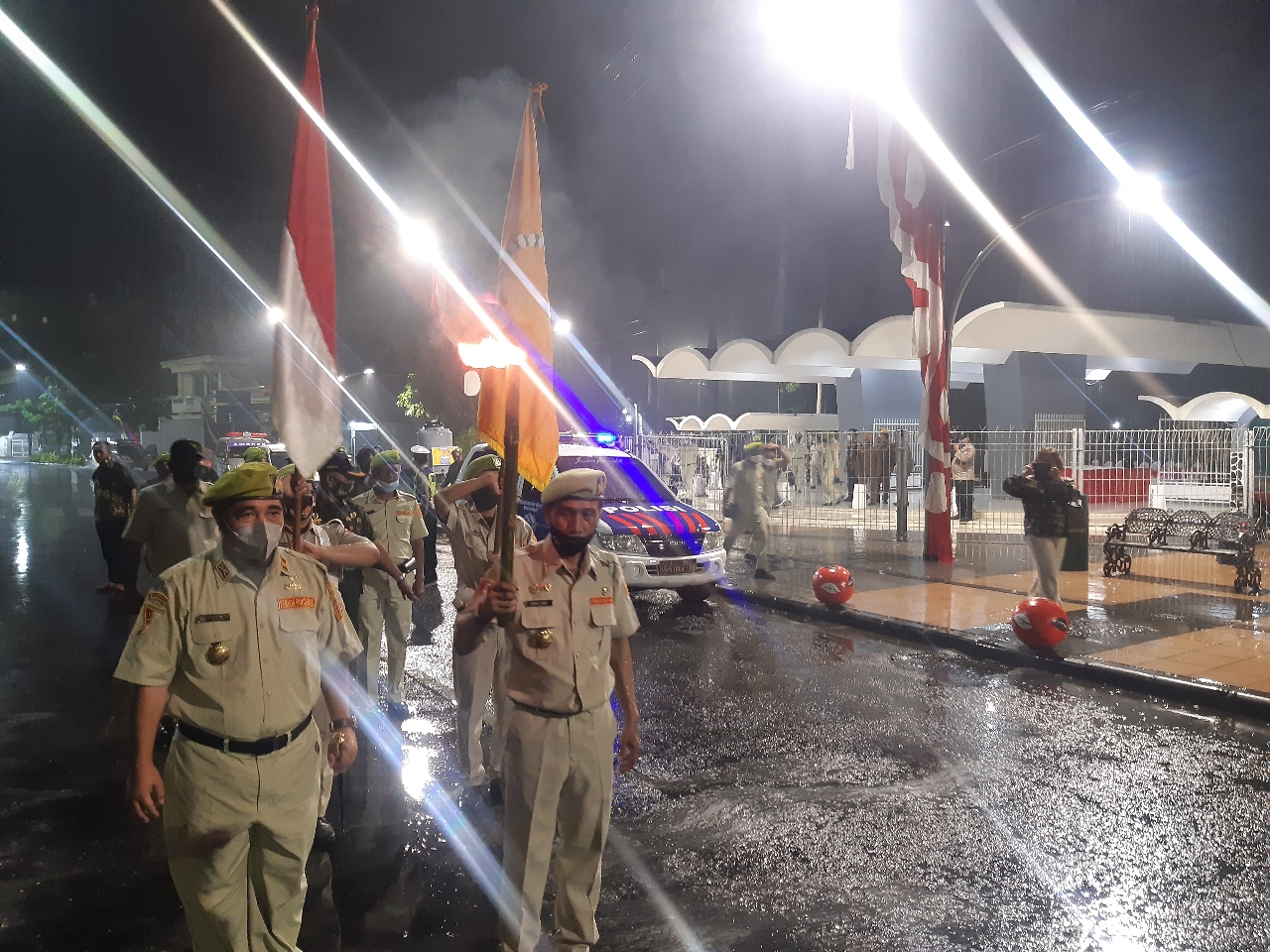 Ditemani Hujan, PPM Lakukan Kirab Peringati Hari Pahlawan
