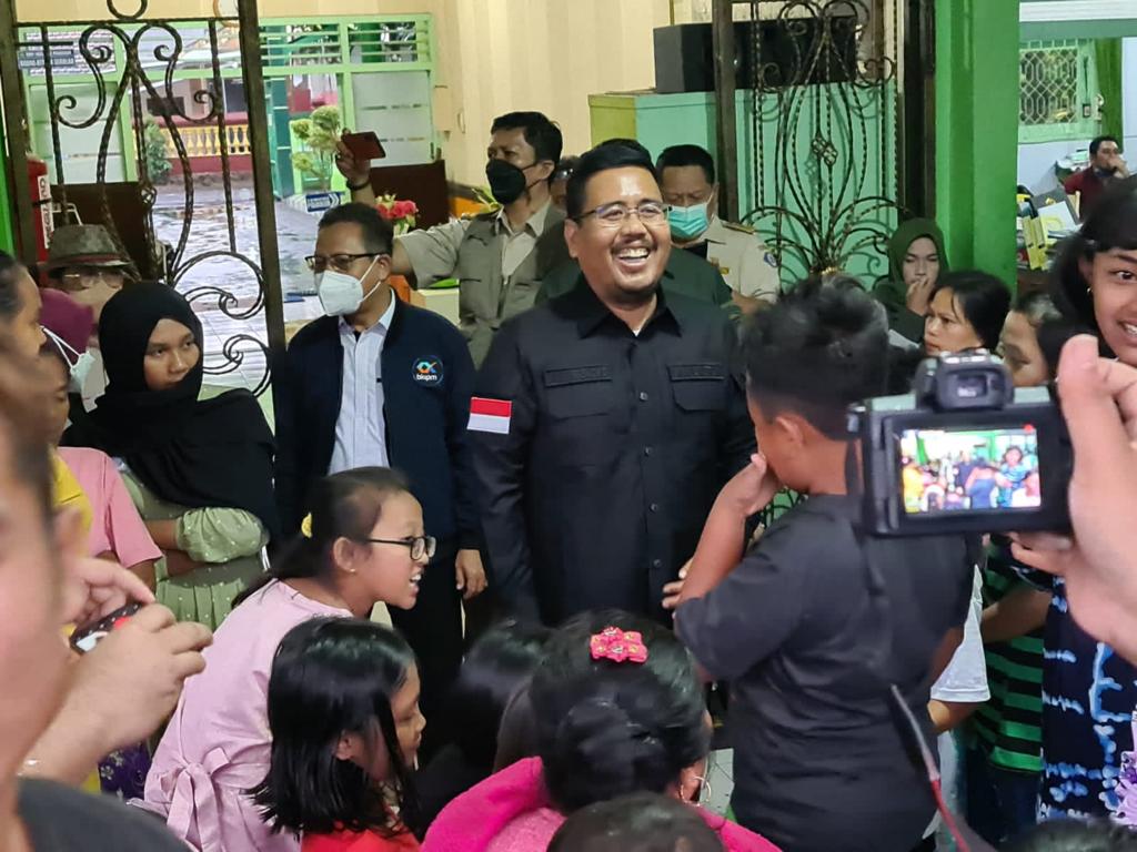 Anwar Sadad Hibur Anak Pengungsi Erupsi Semeru