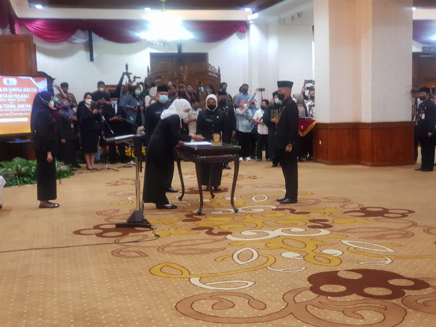Pj Sekdaprov Jatim Akhirnya Dilantik Gubernur Khofifah