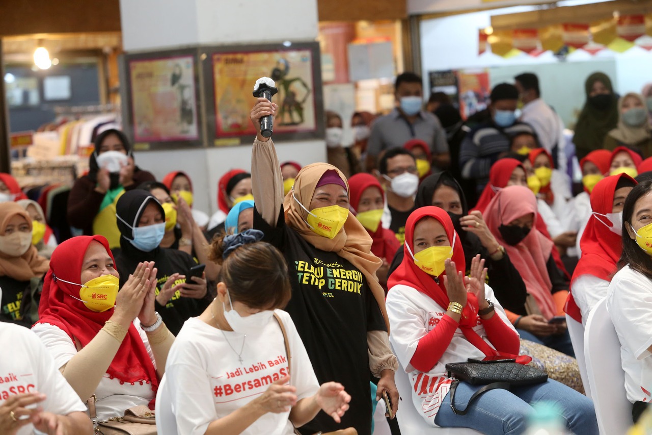 Tinjau Operasi Pasar di Wonokromo, Ini Harapan Airlangga Hartarto