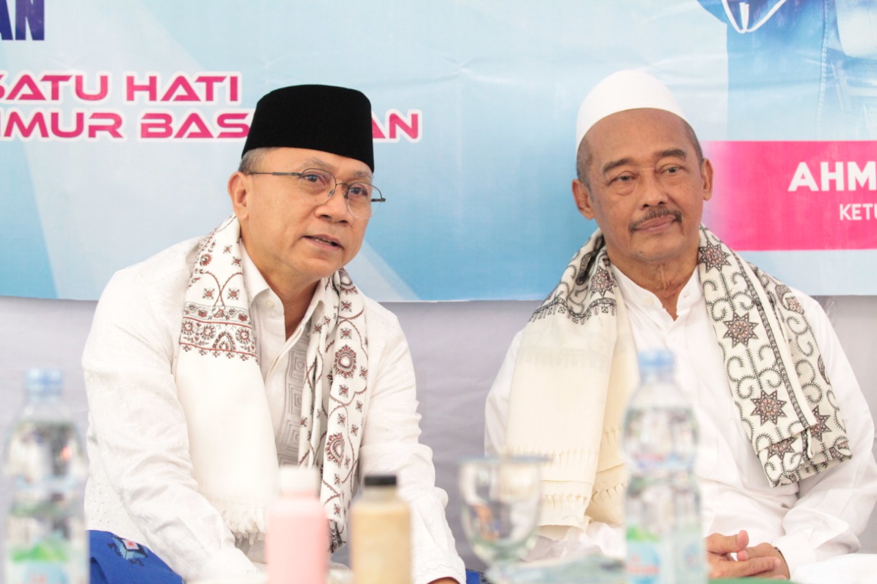 Awali Safari Kebangsaan di Jawa Timur, Zulhas Temui Kiai Tapal Kuda