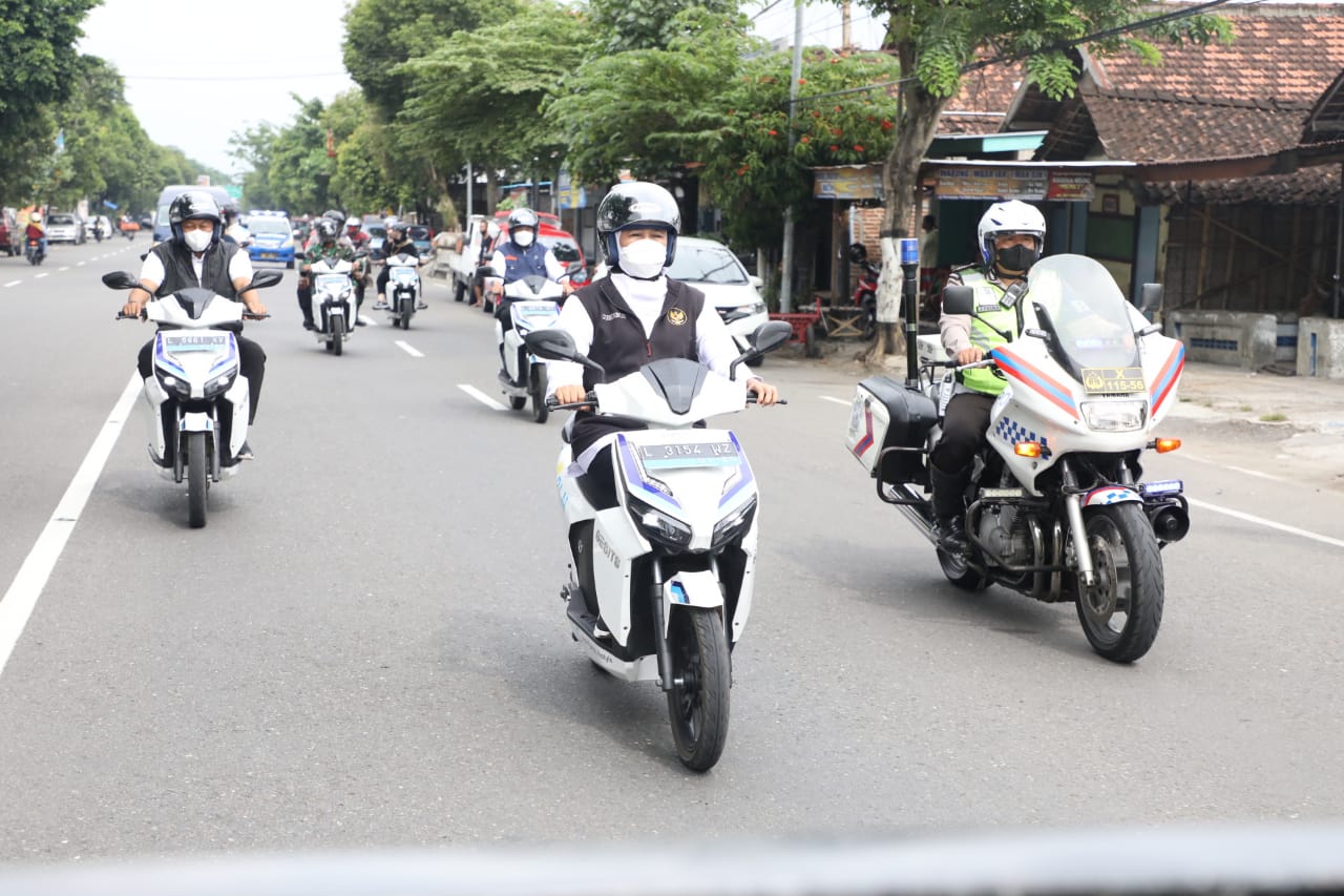 Gubernur Khofifah Terbitkan SE Dukung Percepatan Kendaraan Listrik