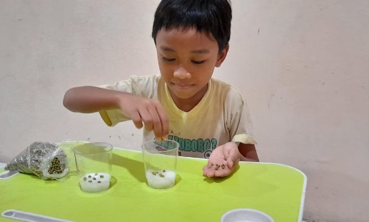 Siswa SD Al Falah Surabaya Belajar Merawat dan Menyayangi Tanaman