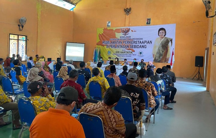 Sri Hartatik Bersama Dishub dan Dinas PU Bina Marga Jatim Sosialisasikan Keselamatan Berlalu Lintas